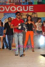 Mugdha Godse, Ajay Devgan promote All the Best film with Provogue in R Mall on 14th Oct 2009 (5).JPG